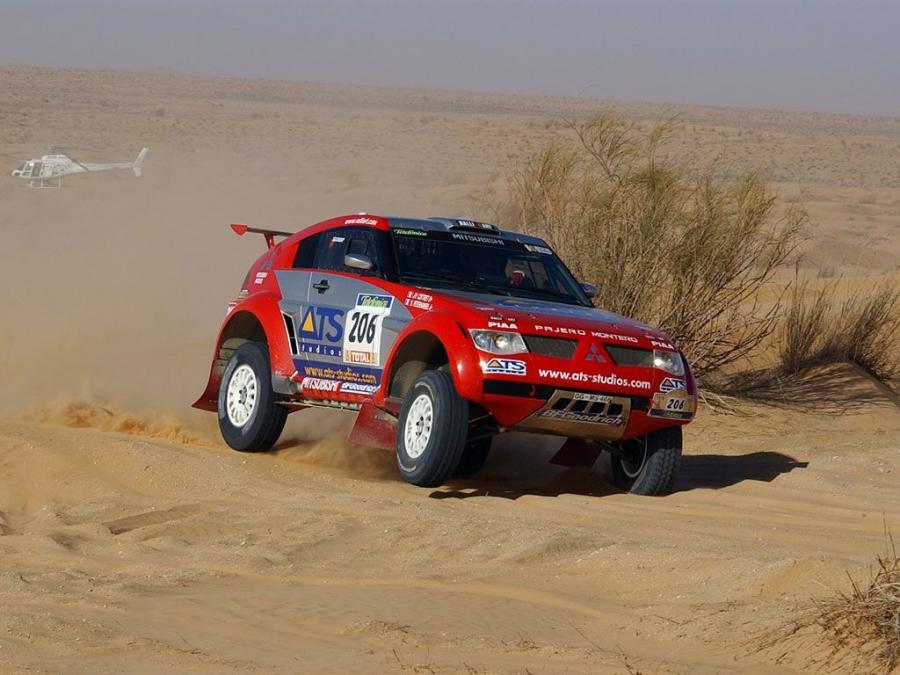  Mitsubishi Pajero Montero Evolution 2003 года  (фото 19 из 22)
